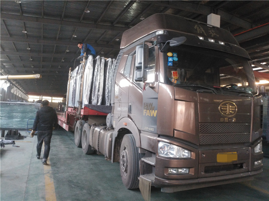 2018.11.23  遼寧葫蘆島公交站臺、候車亭發(fā)貨