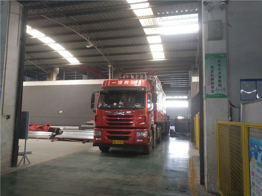 2018.11.28  紹興嵊州公交站臺、候車亭發(fā)貨