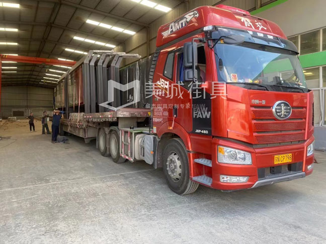 2022.9.21美城街具供應(yīng)咸陽(yáng)公交站臺(tái)第二車發(fā)貨現(xiàn)場(chǎng)